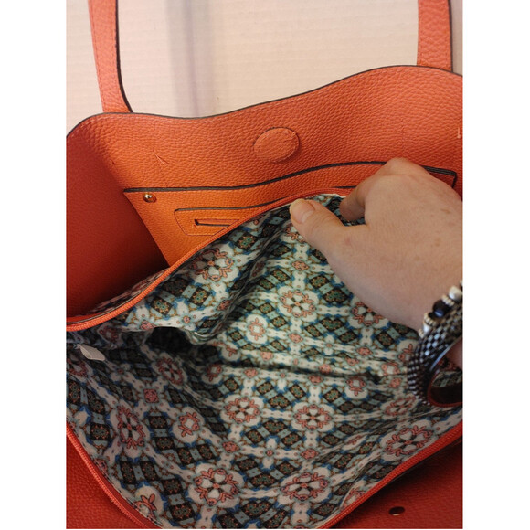 Libby Edelman Tote - Picture 3 of 8